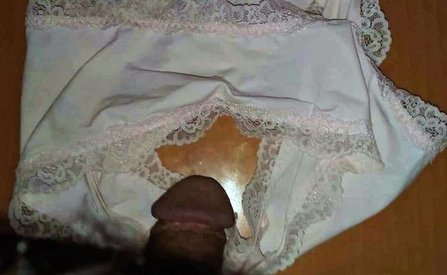 mom sleeping and i played with her dirty panties