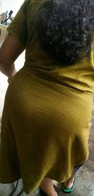 Desi mamá en vestido hogareño CALIENTE