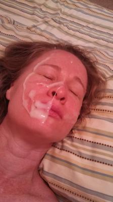 Fiz um enorme tratamento facial para a esposa. 