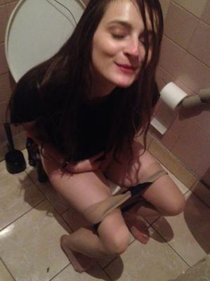 Brenda sur la pisse