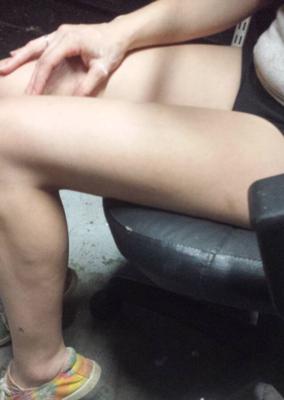 Girlfriends Legs while sitting pics...COMMENT PLEASE!!!