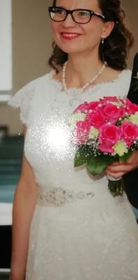 ブルネットのふしだらな妻マリタの結婚式と裸の写真