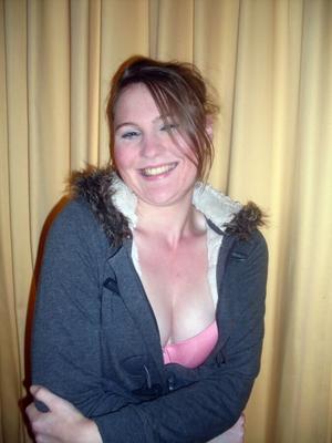 alisonlutonwhore escort poses and gets naked for cash for client