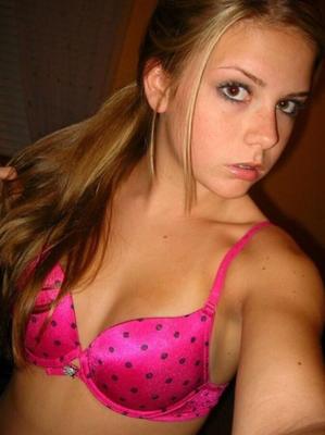 Teenslut blonde mignonne