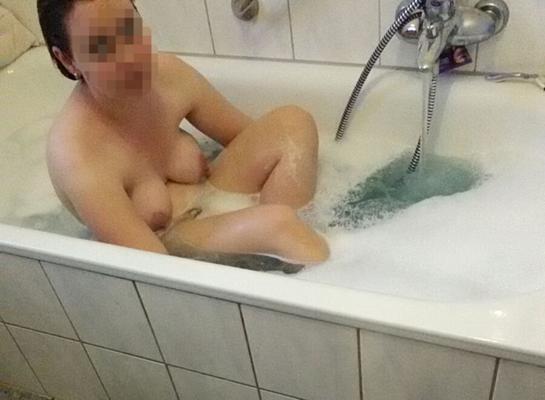 Meine pummelige Frau beim Baden / mi esposa gordita bañándose