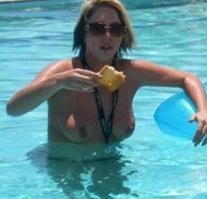 Chicas sexy en topless de vacaciones