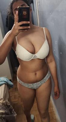 Soy chica musulmana muestro mi cuerpo disfruta