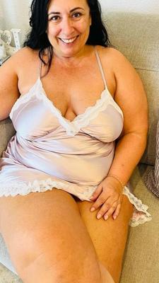 Chubby milf wife with big saggy tits 