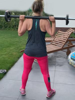 Meine sportliche MILF-Frau in Yoga-Leggings