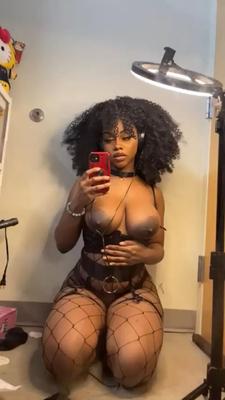 Impresionantes grandes areolas y tetas negras