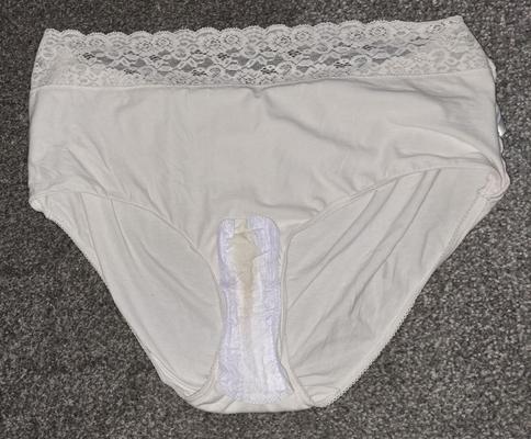 Grosse culotte de femme avec protège-slips