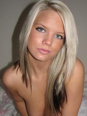 Nette blonde Dame