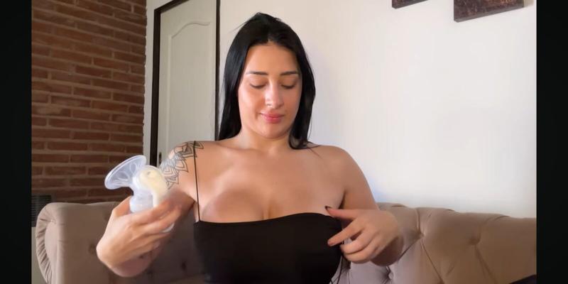 Breast pumping Awesome big Tit